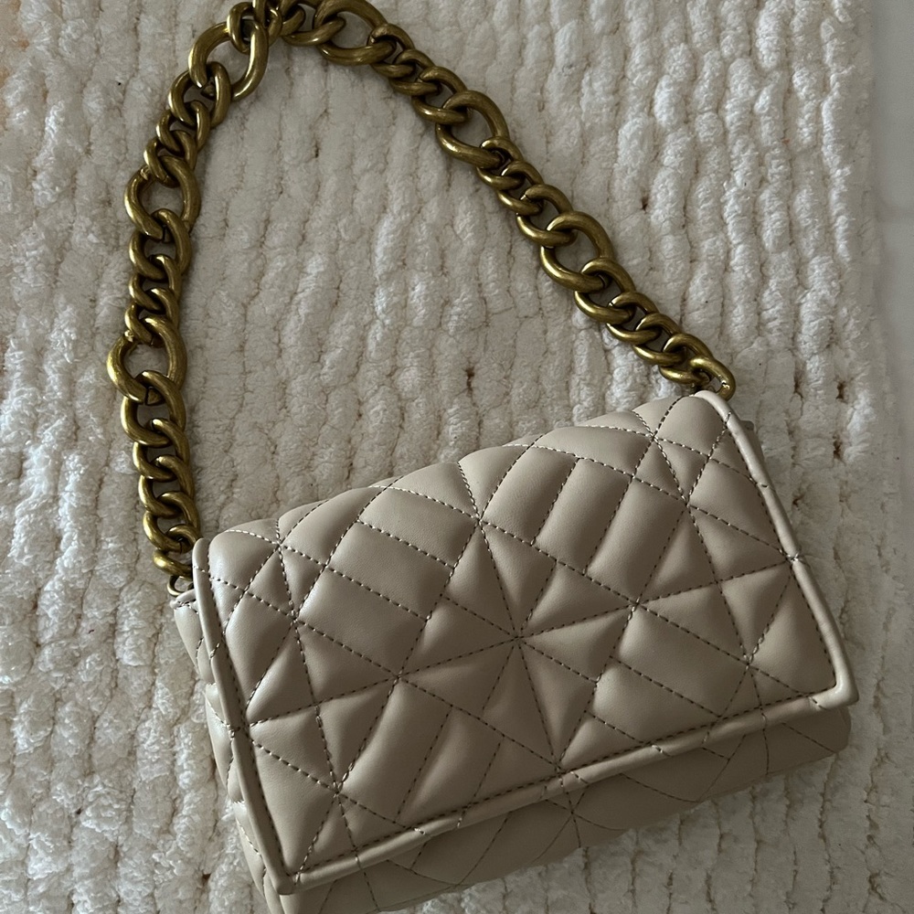 Elegant Cream Quilted Shoulder Bag